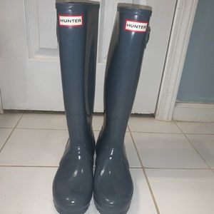 Size 7 women’s Hunter brand rain boots
